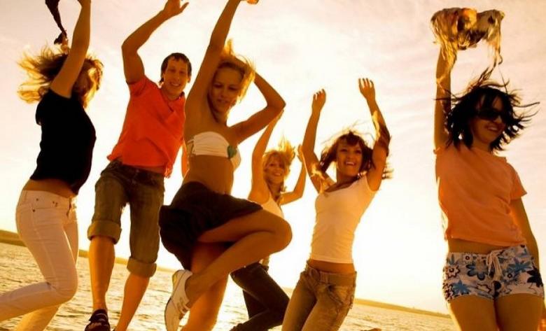 Ce festivaluri sunt de 1 Mai la mare. Unde te poți distra cu prietenii GRATUIT sau cu bani puțini