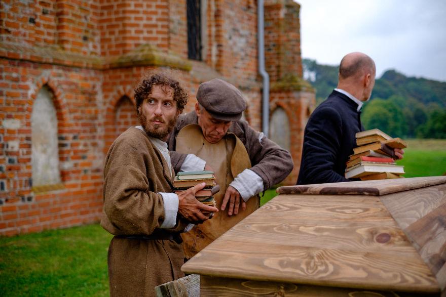 Accesul la informație INTERZIS! Cărțile erau obiect de contrabandă