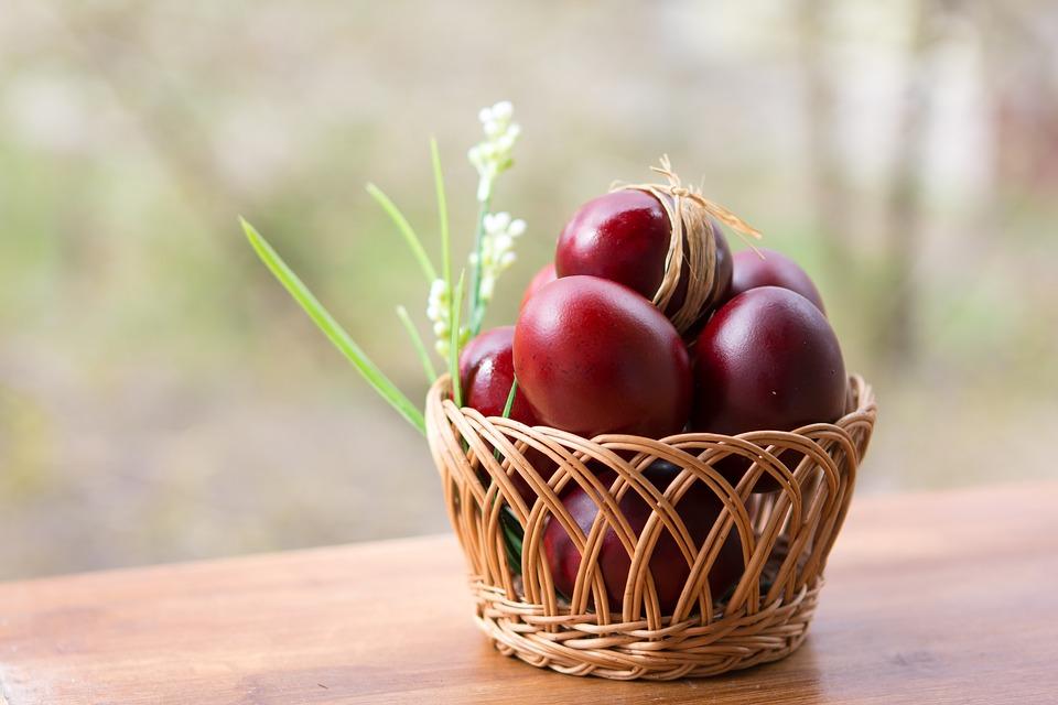 PAȘTE 2018. C&acirc;nd se vopsesc, de fapt, ouăle de Paşte. Greşeala pe care toate gospodinele o fac