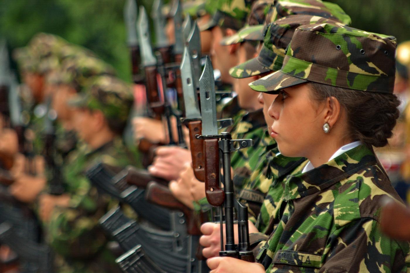 Armata a &icirc;nceput recrutările! Peste 3.400 de posturi disponibile. De ce acte ai nevoie pentru &icirc;nscriere și c&acirc;ți bani primești, pe l&acirc;ngă salariu