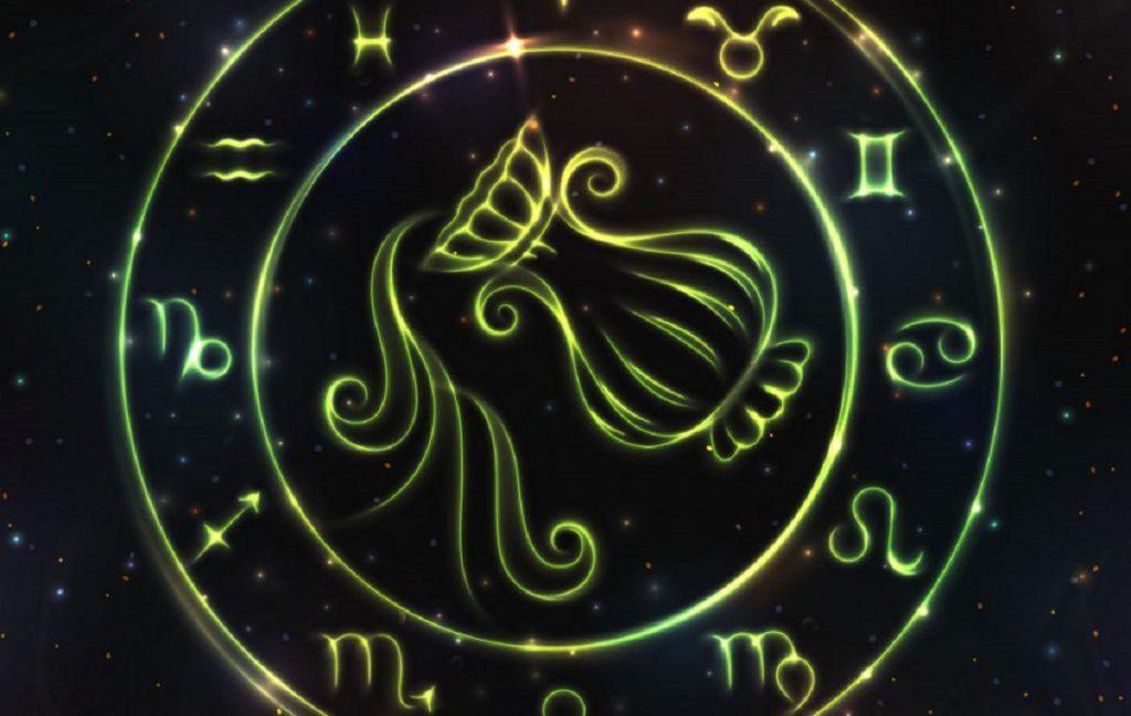 Horoscop mai 2018 Vărsător. Zodia infidelă a lunii. Își va înșela partenerul ținându-l de mână