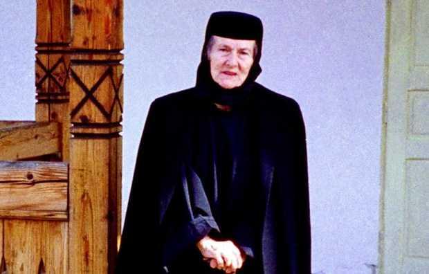 Profeția maicii Benedicta de la Mănăstirea Văratec: &bdquo;Vor fi semne cosmice, &icirc;n stele, &icirc;n lumină, vor fi cutremure &icirc;ngrozitoare, vor muri oameni de furia valurilor&rdquo;