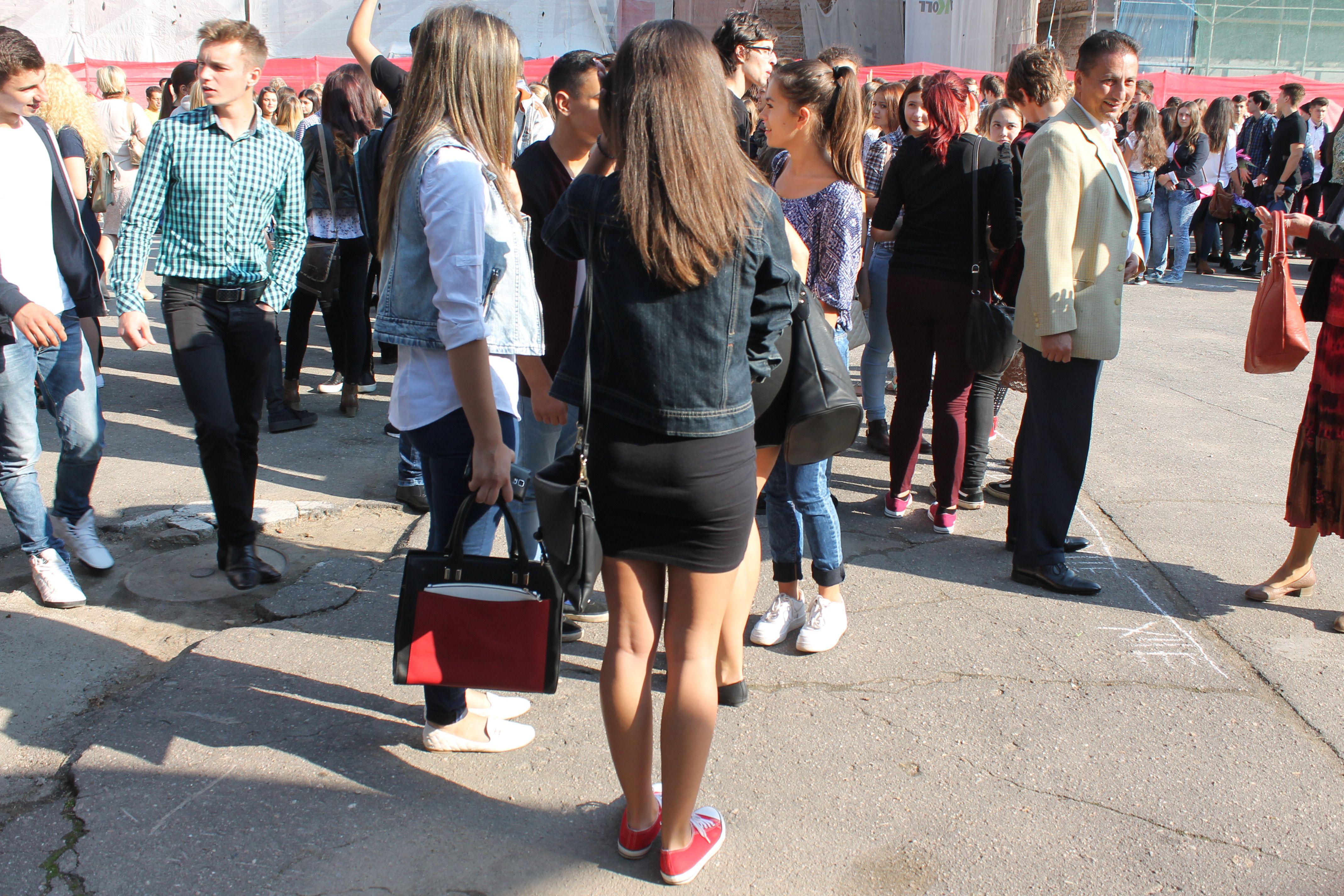 Proiect de lege. Obiectul vestimentar pe care elevele nu-l vor mai putea purta la școli &icirc;n Austria!