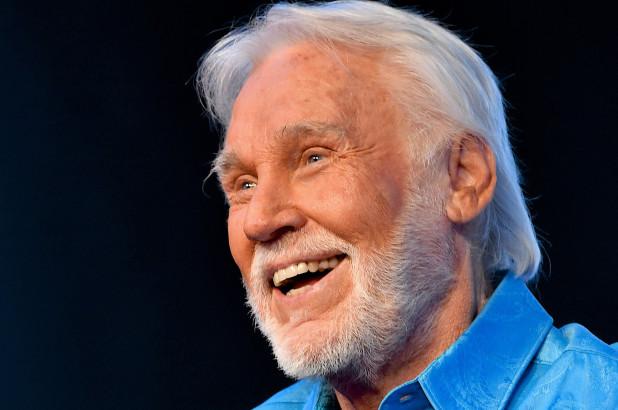 C&acirc;ntărețul Kenny Rogers, forțat să-și anuleze mai multe concerte: &rdquo;Medicii i-au recomandat să se concentreze pe recuperare!&rdquo;