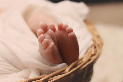 Tu cum păstrezi pozele de botez ale bebelușului tău?