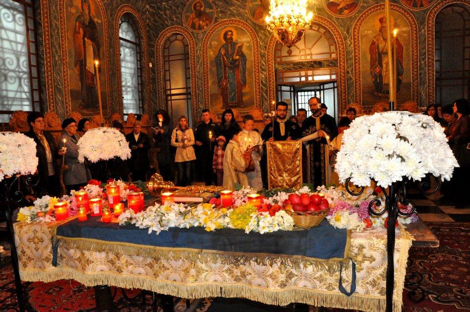 De ce se trece pe sub masă &icirc;n Vinerea Mare! Fă și tu asta!