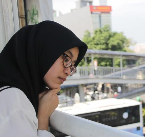 Revoltător! Ce a pățit o profesoară musulmană din Berlin, după ce a intrat la cursuri cu vălul pe cap
