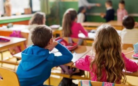 Evaluare Națională 2018. Elevii minorităților române din clasa a II-a susțin proba la limba română
