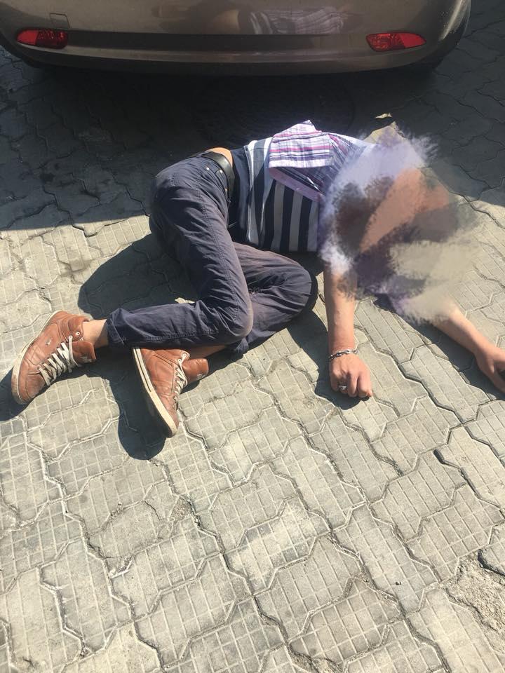 "Omul acela ar fi putut muri". T&acirc;năr căzut pe stradă, la Unirii, și ignorat cu orele. Oamenii &icirc;l priveau nepăsători de la terasă: "&Icirc;și savurau cafeluța, &ldquo;admir&acirc;nd peisajul&rdquo;