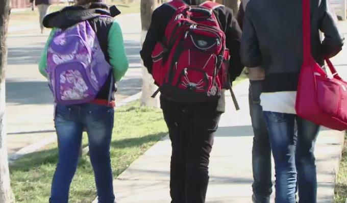 Veste dură pentru mii de elevi și părinți! Ce trebuie să faci pentru o banală &Icirc;NVOIRE a copilului tău!