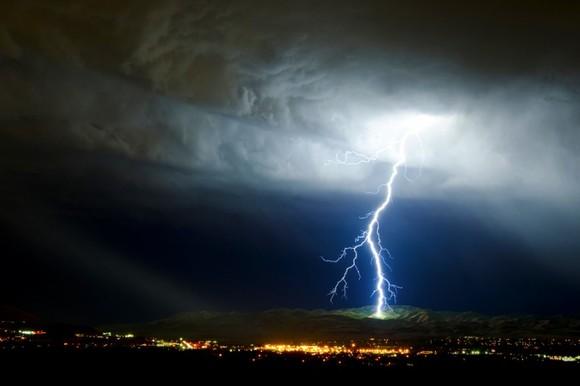 Vremea se strică &icirc;n toată țara! Urmează PLOI, VIJELII, GRINDINĂ. C&acirc;nd revine căldura