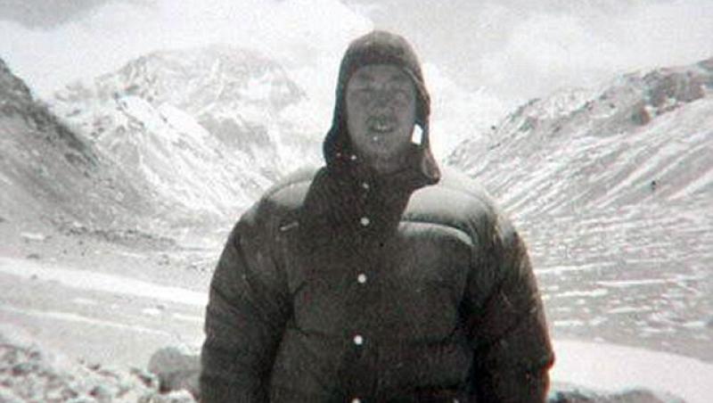Un iubitor de munte, ale cărui picioare au fost amputate, a ajuns pe Everest! Acum 40 de ani, era să moară din cauza degerăturilor, dar la 70 de primăveri, și-a văzut visul cu ochii!