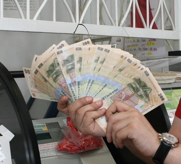 Noroc chior, nu glumă! Un bărbat a c&acirc;știgat la LOTERIE de două ori &icirc;ntr-o singură săptăm&acirc;nă! Suma fabuloasă pe care a &icirc;ncasat-o