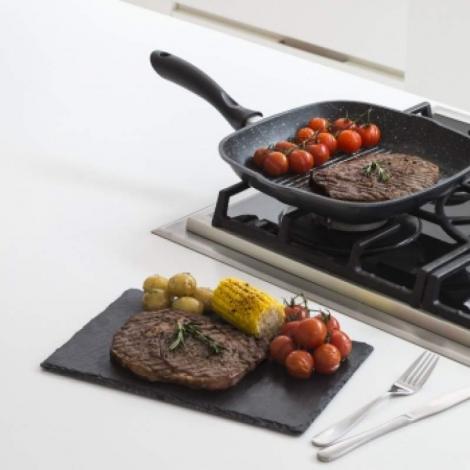CONCURS! AloShop pune la bătaie tigaia "REGIS STONE GRIDDLE PAN", cu care faci cel mai gustos grătar din lume!