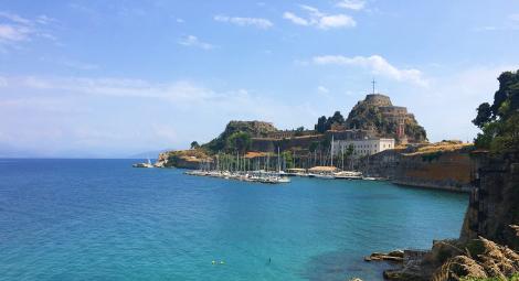 Între relaxare și distracție, în vacanța pe insula Corfu