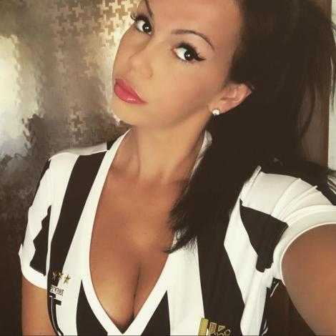 UNA PE ZI! Alessandra, cea mai sexy fană a lui Juventus, poze de infarct după eventul reușit de ”Bătrâna Doamnă” în Italia