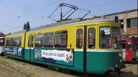 Premieră în România: tramvaiul cu prize pentru laptopuri și bibliotecă! Te urci, te așezi și te apuci de treabă!
