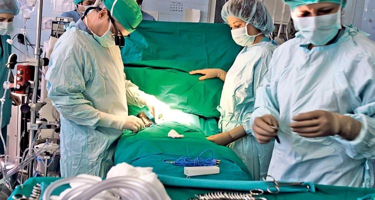 Zi de foc pentru medici! Guvernul ar urma să adopte astăzi o Ordonanţă de Urgenţă privind salarizarea din sănătate