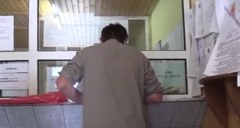 Un rom&acirc;n supărat și-a plătit amenda &icirc;n cel mai amuzant mod posibil!