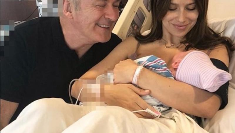 Unul dintre cei mai sexy actori de al Hollywood, Alec Baldwin, a devenit tată. Prima poză cu bebelușul!