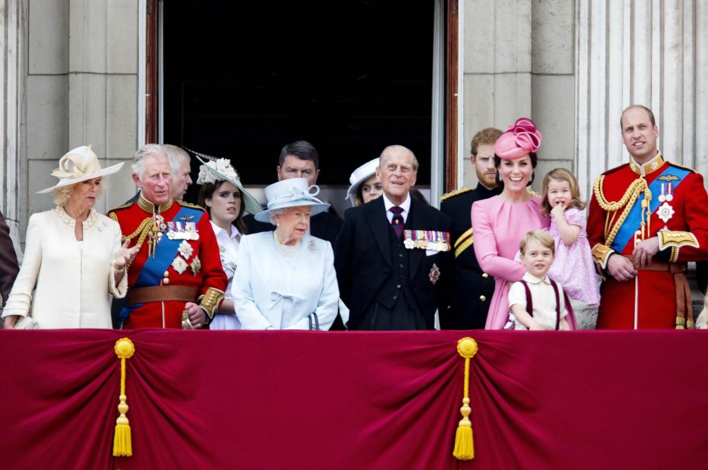 Top 5 reguli ciudate ale Familiei Regale Britanice