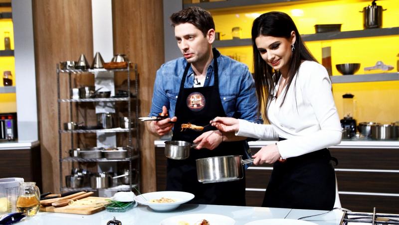 Valentin Butnaru și Olivia Păunescu au plecat de la pupitrul știrilor și au venit să facă spectacol la „Chefi la cuțite”
