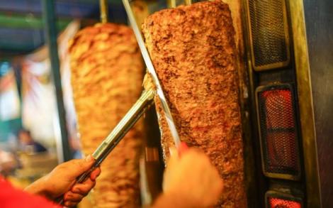 Pericolul din spatele celui mai consumat fast-food din România. O ŞAORMA a îmbolnăvit 134 de oameni, la Iaşi! Ce conţinea mâncarea, conform specialiştilor