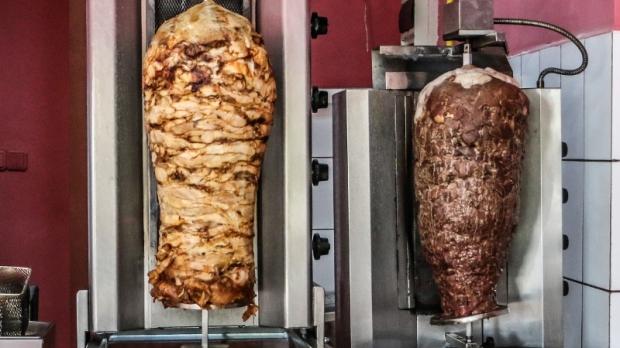 Noi detalii, &icirc;n cazul copilului care a murit după ce a m&acirc;ncat șaorma. Ce descoperire au făcut anchetatorii