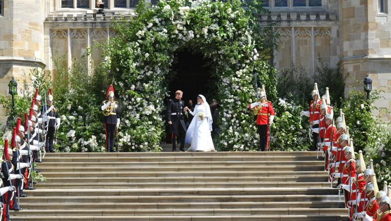 “Un gest extraordinar”! Florile de la NUNTA REGALĂ au adus lacrimi de fericire bătrânilor de la un azil. Meghan şi Prinţul Harry au donat elegantele ornamente unui spital