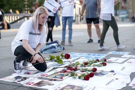 Un AN de la atentatul de la Manchester! Victimele atacului, omagiate prin muzică şi momente de reculegere: "Ne unim şi ne amintim de cele 22 de suflete care au pierit"
