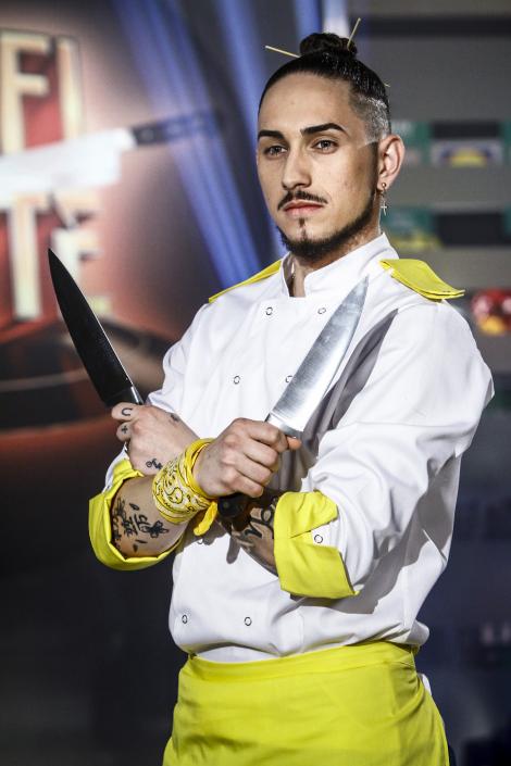 De la vase, a ajuns să fie numit șef de bucătărie! Acum, Răzvan este unul dintre "galbenii" lui Scărlătescu