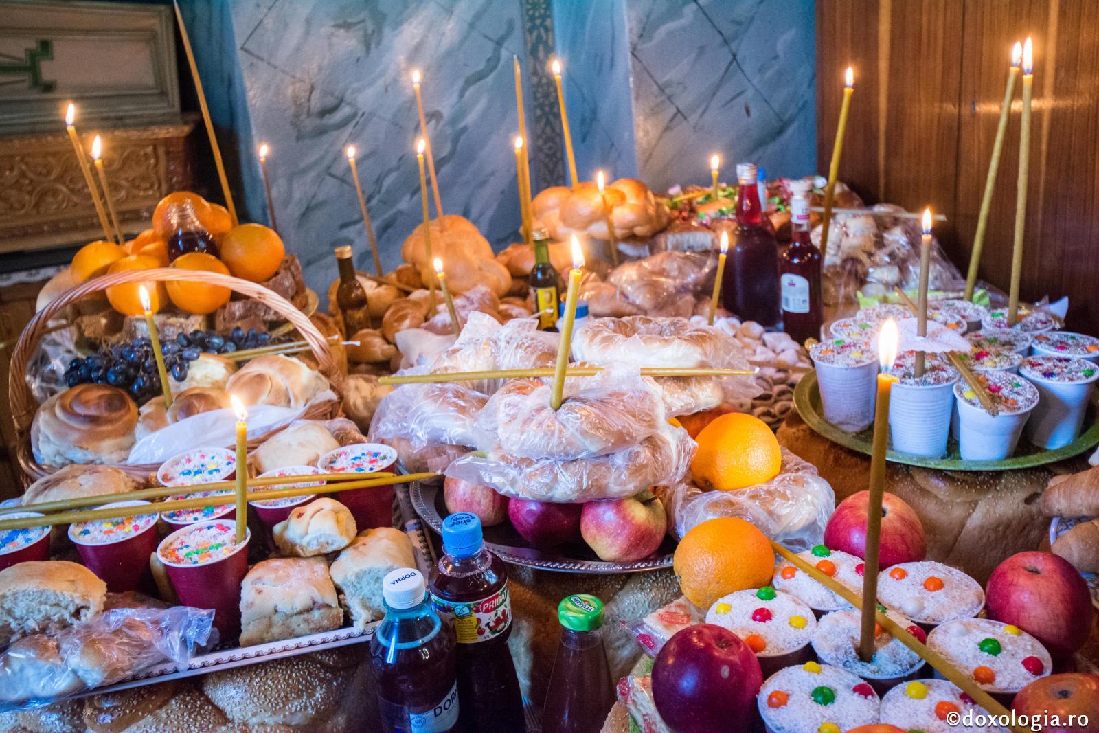 Atenţie! Ce trebuie să faci dacă cineva vine cu POMANĂ, de S&acirc;mbăta Morților, la ușa ta și &icirc;ți spune aceste cuvinte. &Icirc;nchide-i imediat!