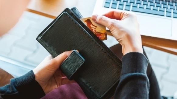 Vești proaste pentru rom&acirc;ni care au credite! Ratele vor crește, după ce ROBOR a atins un nou record!