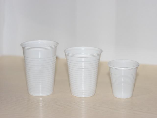 Mergi la grătar cu pahare și tac&acirc;muri de plastic? Articolele de unică folosință vor fi interzise