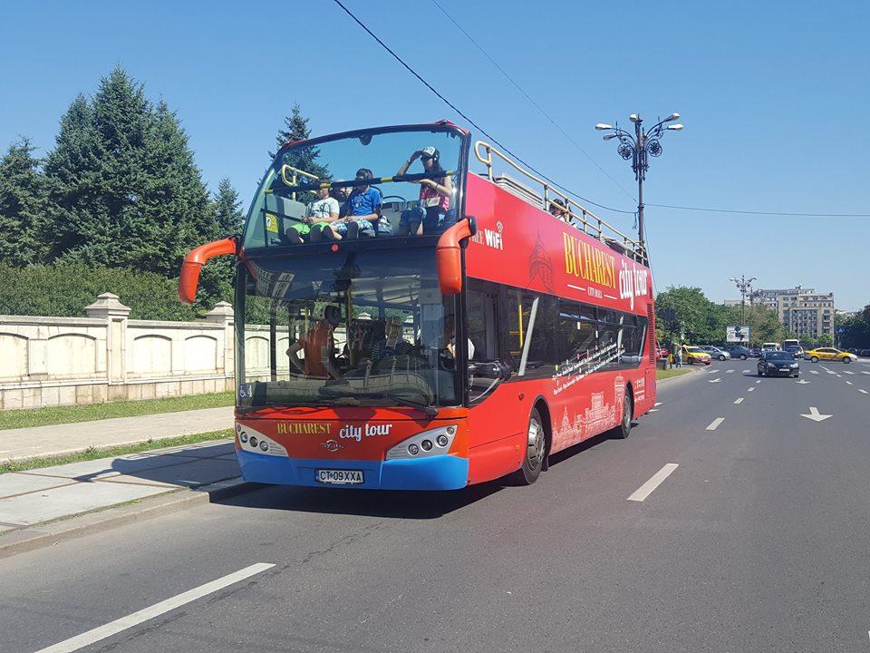 Linia turistică a RATB va fi relansată vineri, cu patru autobuze double-decker. Pe ce traseu vor circula