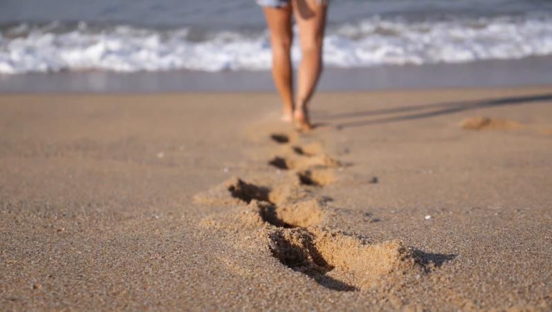 Oamenii de pe plajă au fugit speriați! Ce a găsit o femeie pe nisip
