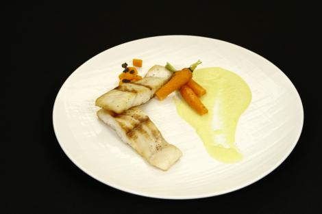 File de șalău cu morcovi sotați și sos de lămâie