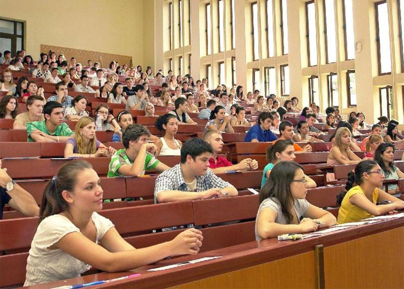 Studenții, răsplătiți pe măsură! Burse de 2.000 lei pe lună pentru fiecare t&acirc;năr. Ce condiții trebuie să &icirc;ndeplinești