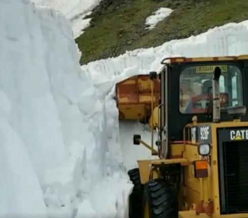 Transfăgăraşanul, acoperit de zăpadă. P&acirc;nă c&acirc;nd va fi blocat parțial. VIDEO