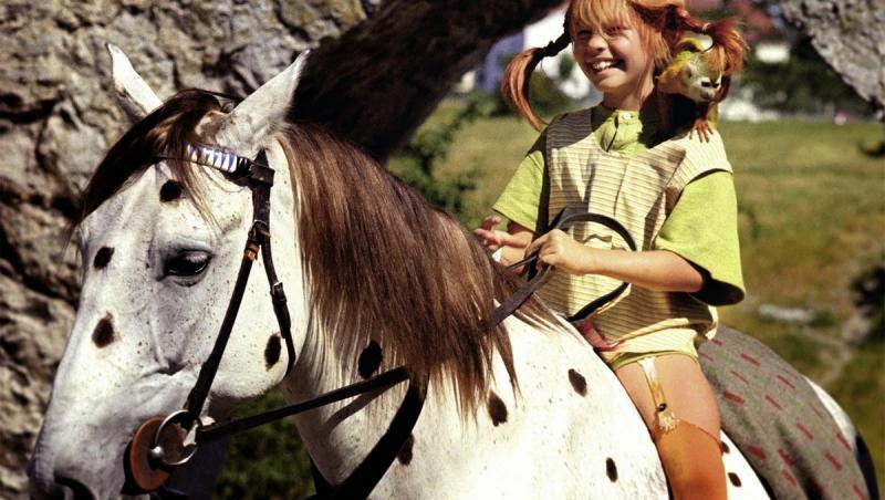 La opt ani, a fost aleasă din 300 de fetițe să joace rolul lui „Pippi Șosețica”. Povestea „Veronicăi a Suediei”, copilul-fenomen al cinematografiei, devenită o secretară anonimă