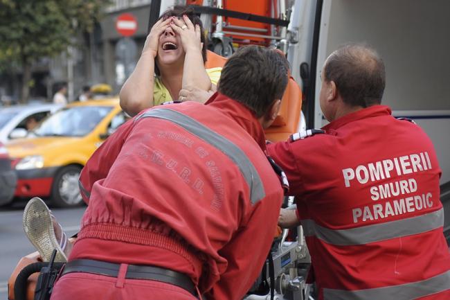 Momente dramatice! O femeie şi un copil de numai 6 ani, spulberați pe trecerea de pietoni