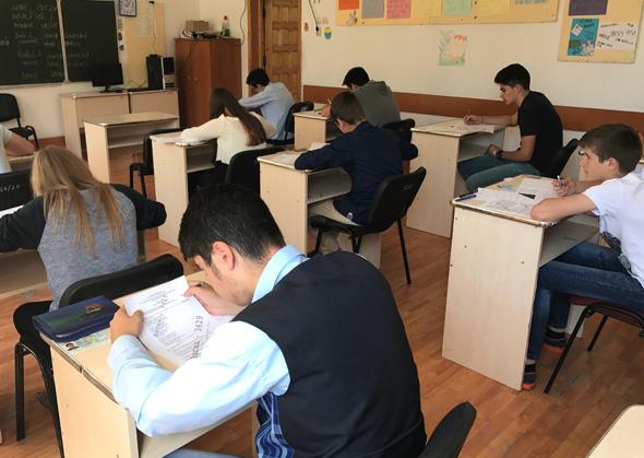 Emoții mari pentru elevi! Evaluarea naţională &icirc;ncepe astăzi, cu probele scrise la limba rom&acirc;nă şi limba maternă