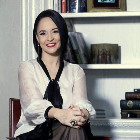 Andreea Marin, fără pic de machiaj și desculță, în grădina casei sale. Admiratorii: „De data asta, nu a fost cea mai bună alegere!”