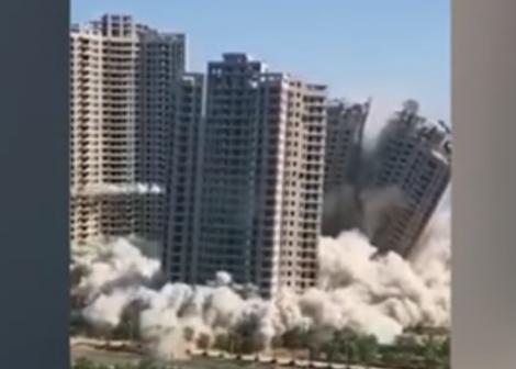 Uite clădirile, nu sunt clădirile! Un complex rezidențial a fost demolat în doar 15 secunde! VIDEO