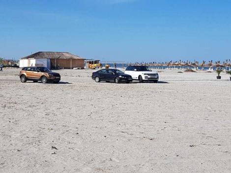 Doreii de România lovesc din nou! Doi şoferi au intrat cu maşinile pe plaja din Mamaia. Cum au fost pedepsiți de către polițiști