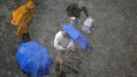 ULTIMĂ ORĂ! Meteorologii au emis COD GALBEN de ploi, grindină şi intensificări ale vântului în 12 judeţe