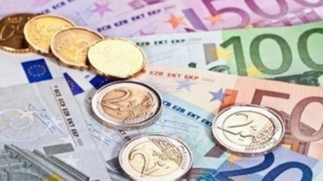 Curs valutar 11 iunie. Leul se depreciază față de euro, dar crește în raport cu dolarul