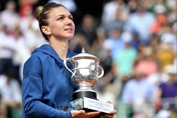 Simona Halep, oprită de poliţie după ce a plecat de la aeroport: "Te sancţionăm pentru că ai depăşit viteza legală" (VIDEO)
