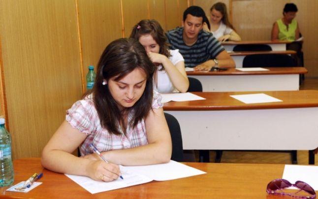 Evaluare Națională 2018. Elevii de clasa a VIII-a au m&acirc;ine proba la matematică