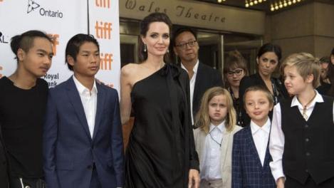 Angelina Jolie, la un pas de pierderea custodiei copiilor săi